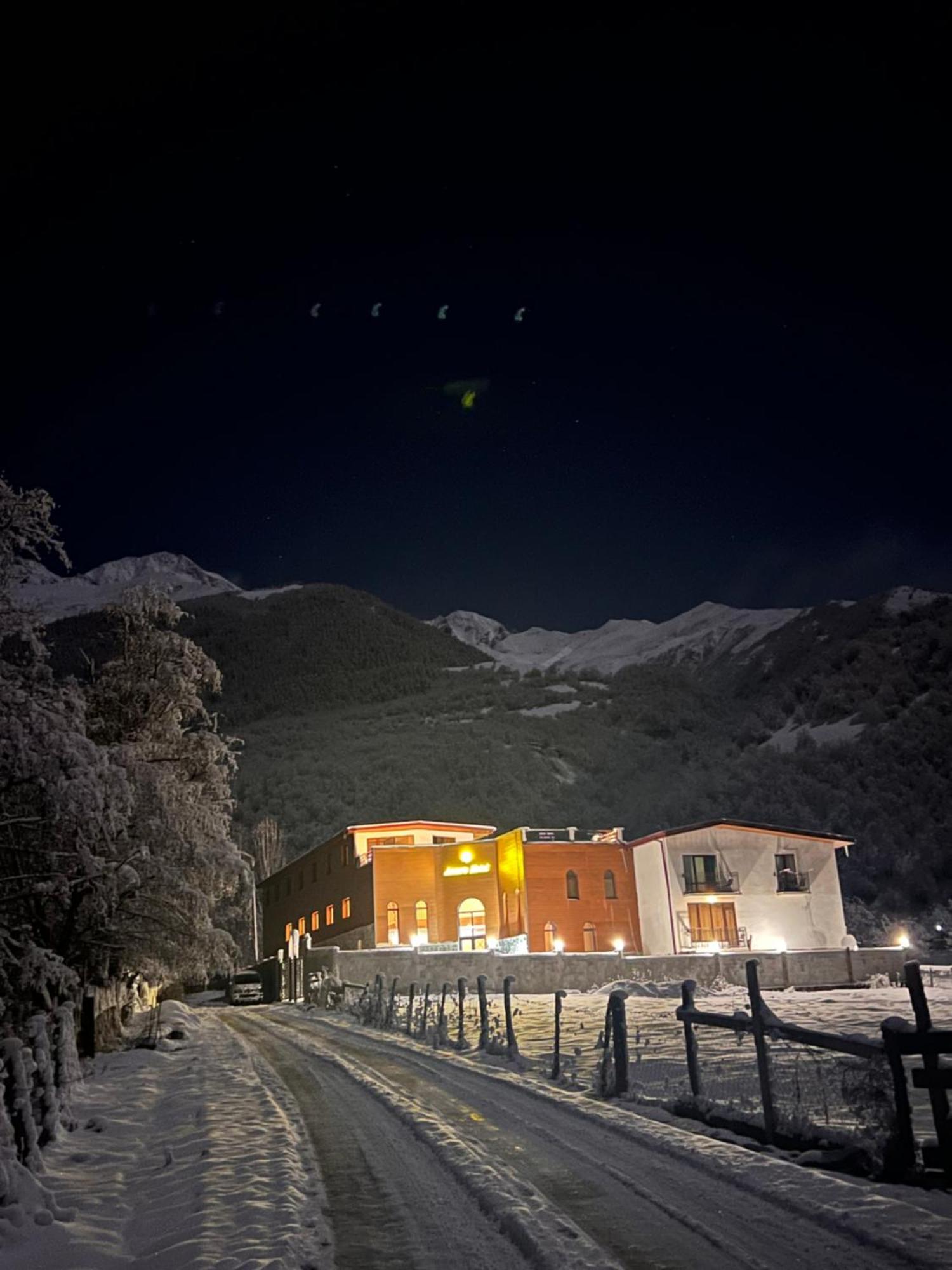 Anne'S Hotel In Mestia Dış mekan fotoğraf
