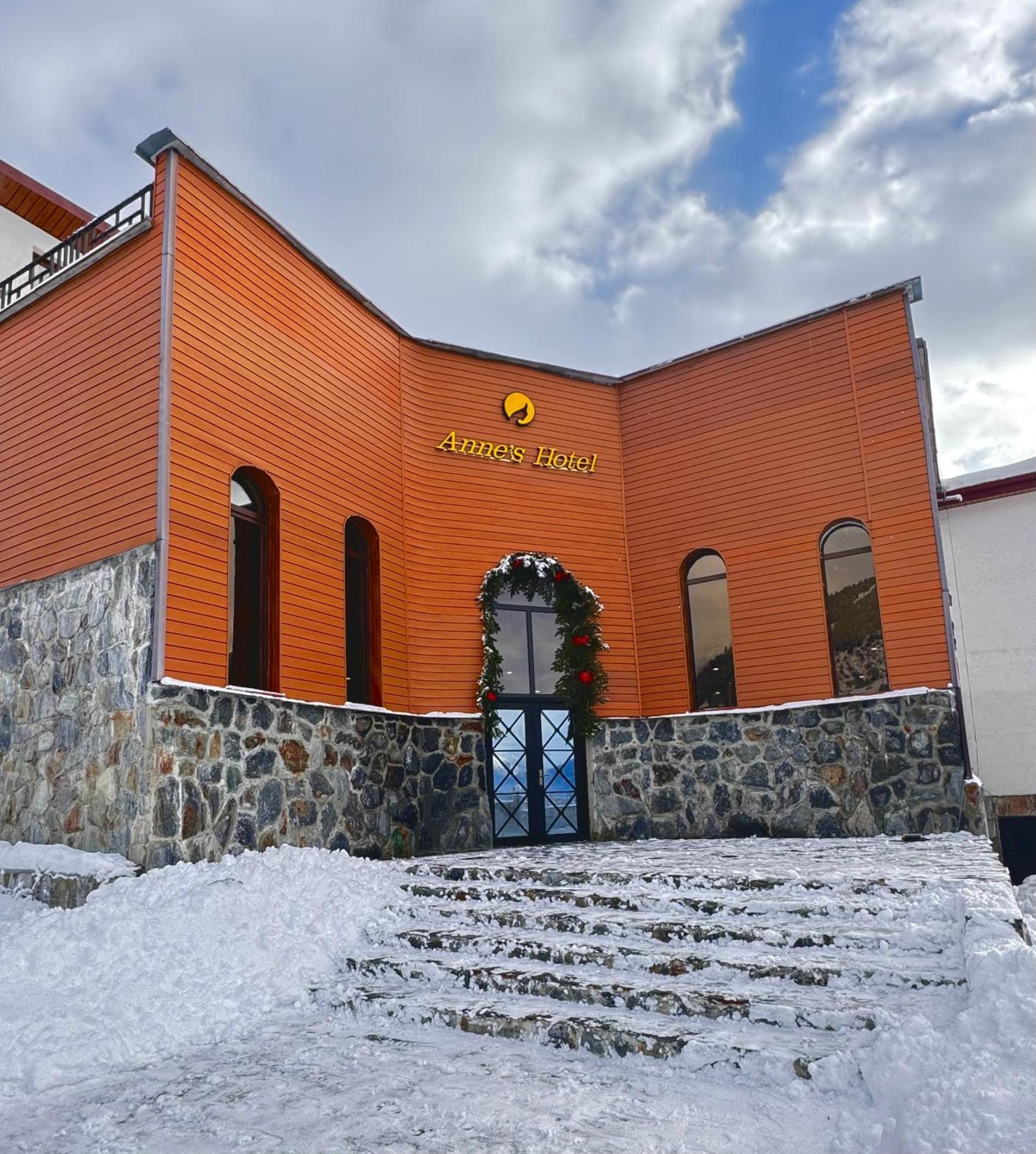 Anne'S Hotel In Mestia Dış mekan fotoğraf